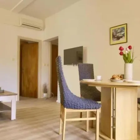 Apartmán 1 Bedroom Stunning In Lukoran