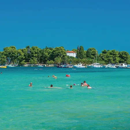 Apartmán 1 Bedroom Stunning In Lukoran