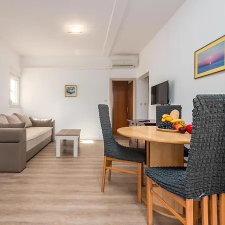 1 Bedroom Stunning In *