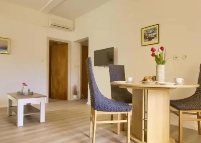 Апартаменты 1 Bedroom Stunning In Lukoran