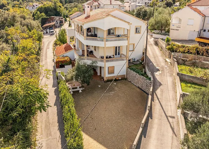 1 Bedroom Stunning In *